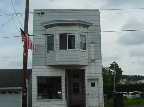 29 N Lehigh Ave, Frackville, PA 17931