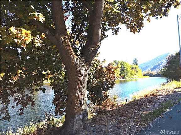 Wenatchee River just across the way
