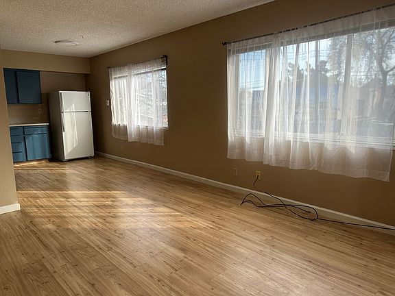 2nd image of 905 23rd St APT 4