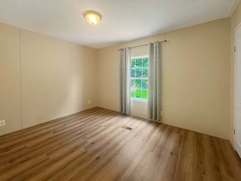 2496 Venture Dr — Photo 10