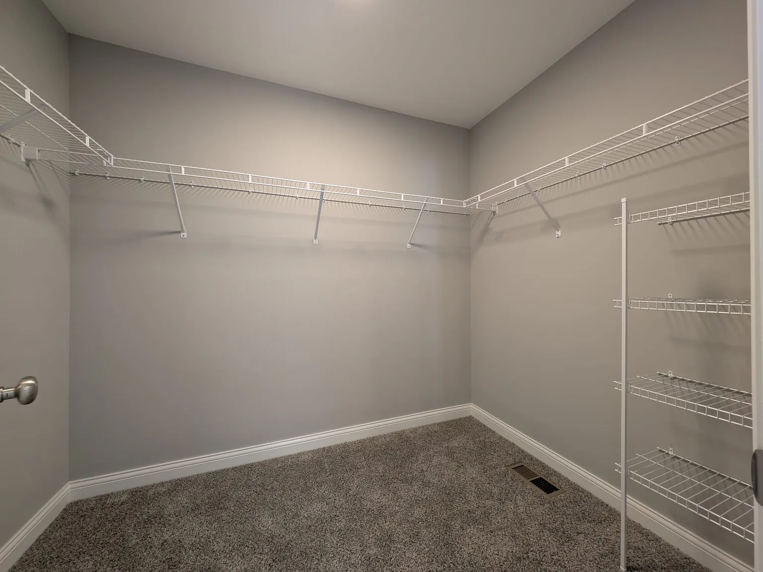 4 bed, 2.5 bath, 2747 sqft, $3,300 — Photo 3