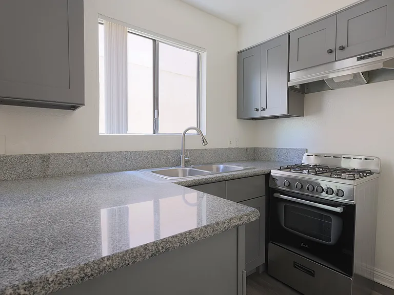 2839 Francis Ave — Photo 1