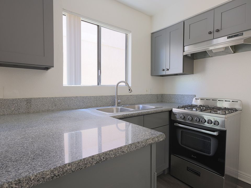 1st image of 2839 Francis Ave