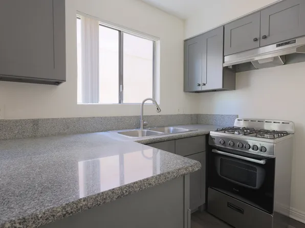 2839 Francis Ave, Los Angeles, CA 90005