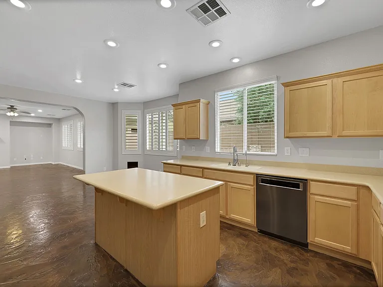 10345 Grizzly Creek St — Photo 6