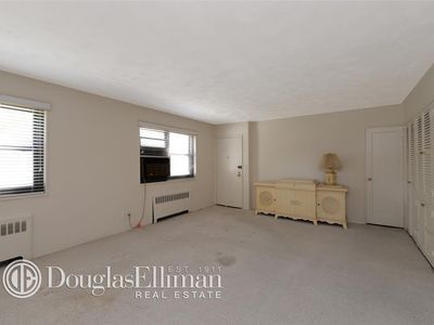16043 17th Ave, Whitestone, NY, 11357
