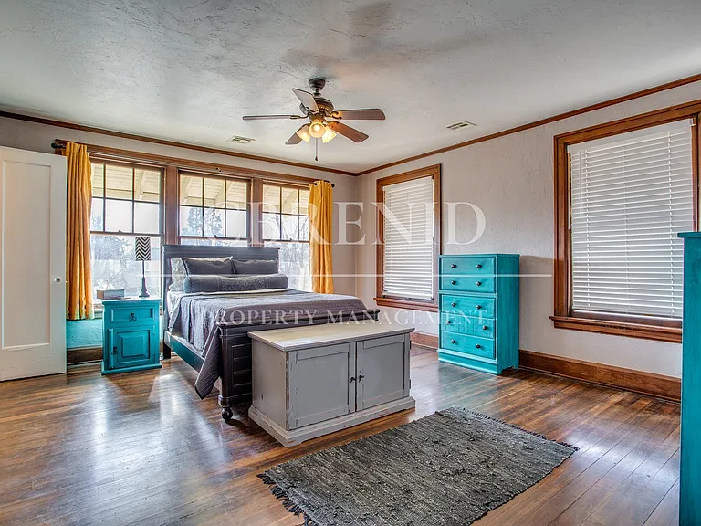 1214 W Maine St — Photo 34