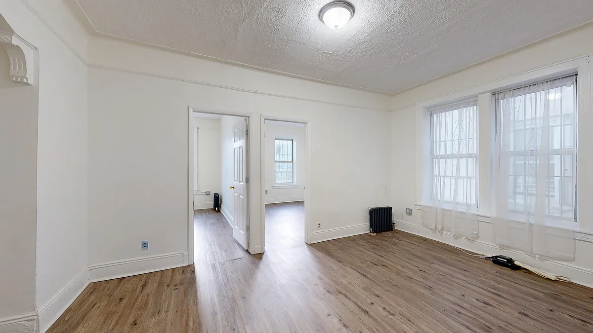 Building Photo - 2836 W 35th St #1
