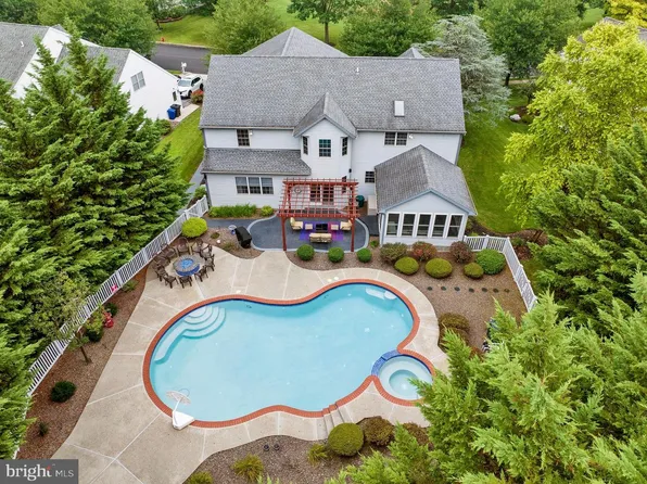 4189 Hill Terrace Dr, Sinking Spring, PA 19608