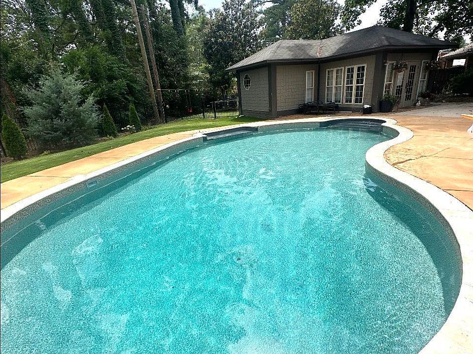 2nd image of 2503 Lakeview Dr SE