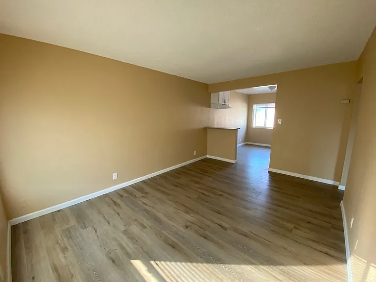 Las Palmas Apartments — Photo 11