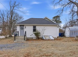 31 Oakhurst Ave, Warwick, RI 02889