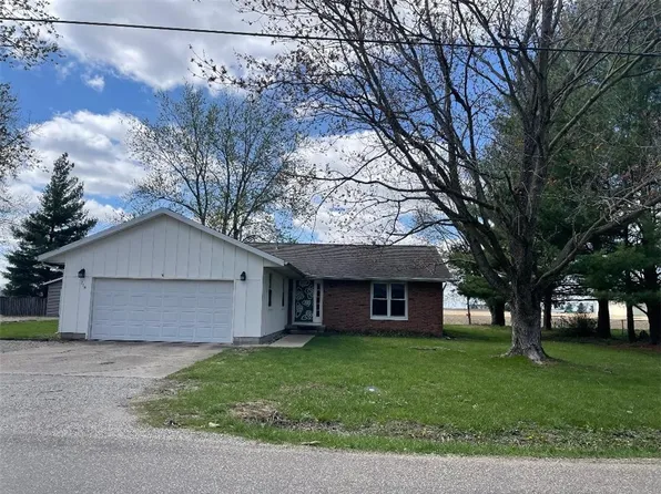 718 S Iowa St, Ashmore, IL 61912
