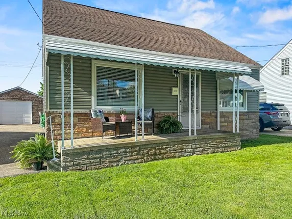 230 Iroquois St, Struthers, OH 44471