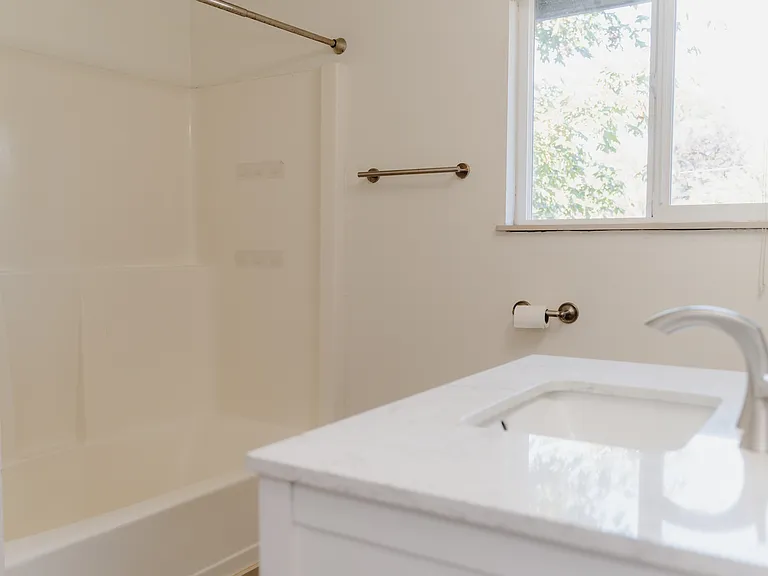 3815 Maple Ave — Photo 14