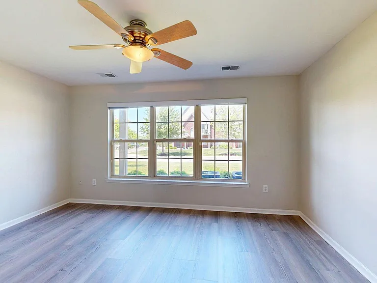 1376 Addington Ln — Photo 13