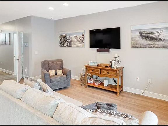 5th image of 1883 Pointe Dr