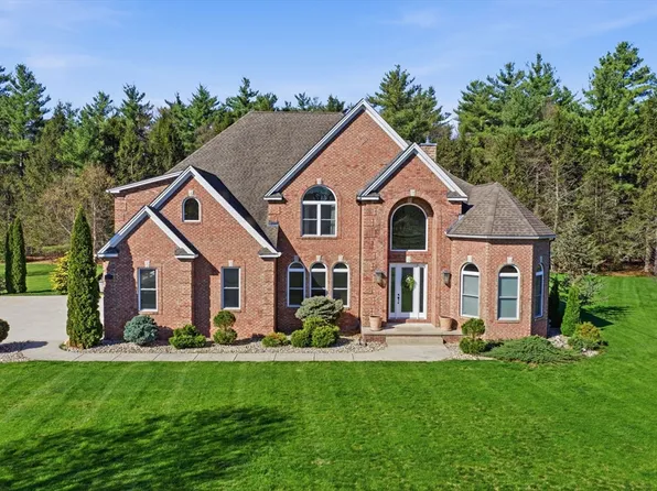 9 Nicholas Ln, Southampton, MA 01073