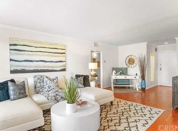 3rd image of 700 Westmount Dr APT 301
