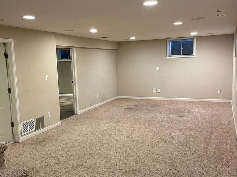 683 S Ivy Way — Photo 8