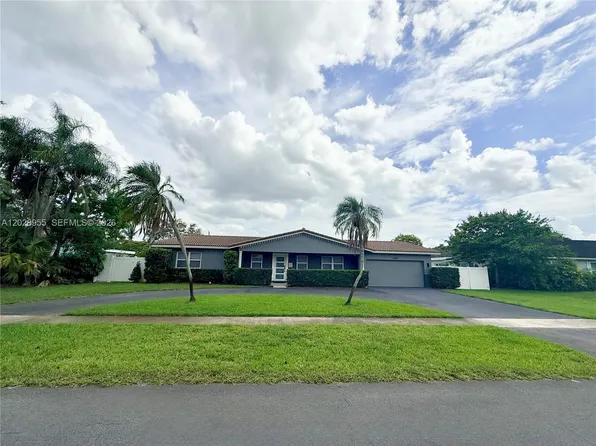 5680 SW 7th St, Plantation, FL 33317
