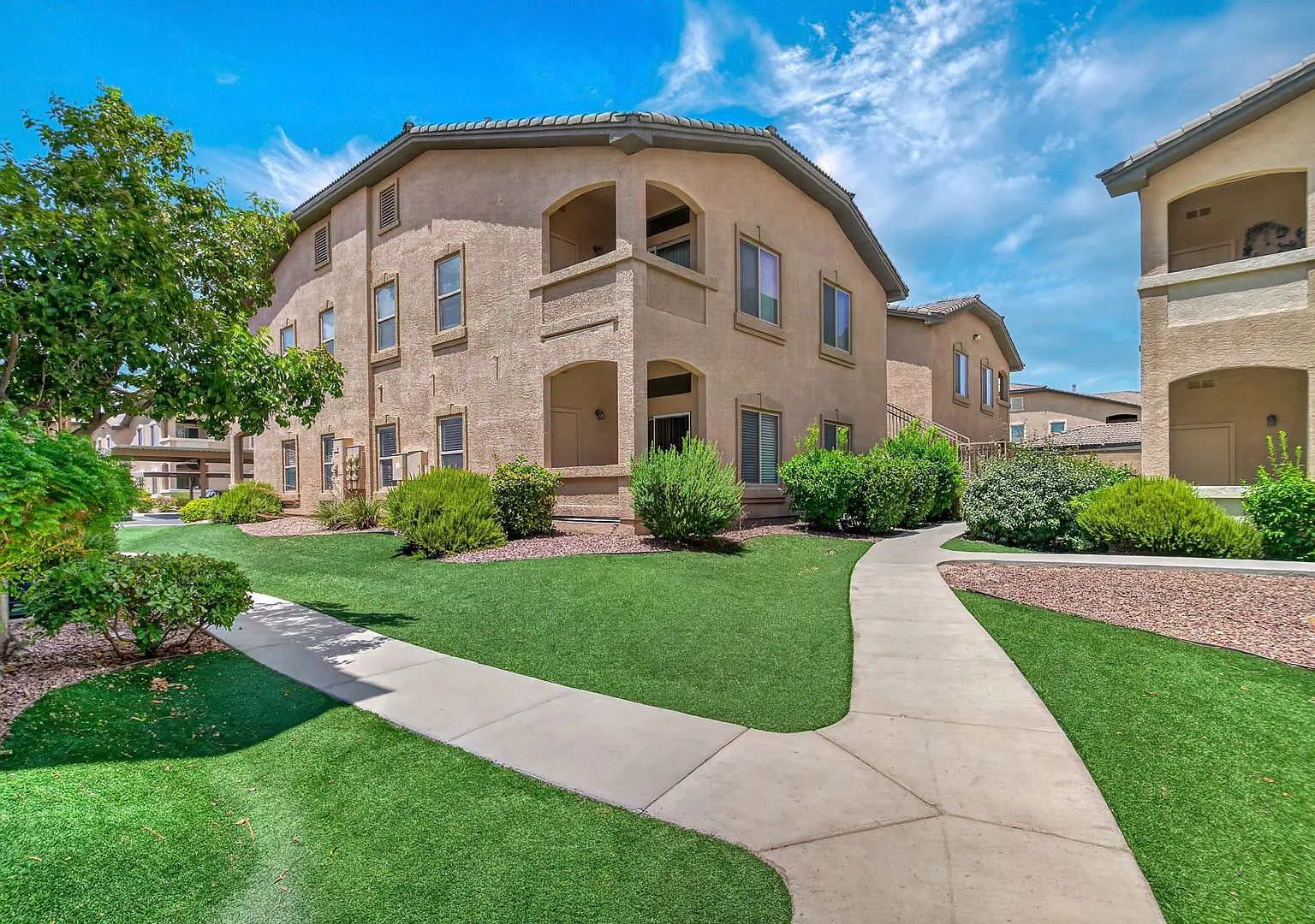 *Move-In Ready* Lower Level 2-Bedroom 2-Bath Condo! — Photo 1