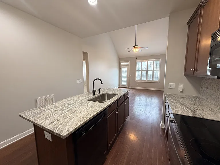 310 Griffin Pl — Photo 9