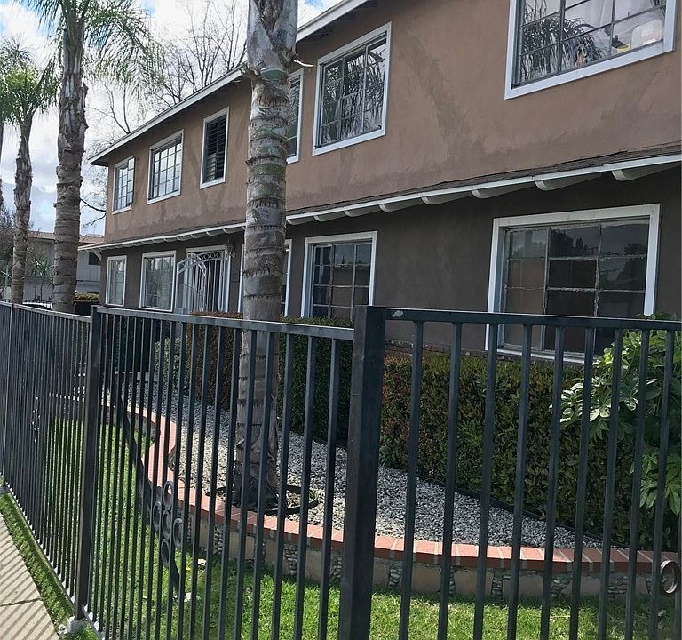 1st image of 8333 Lindley Ave