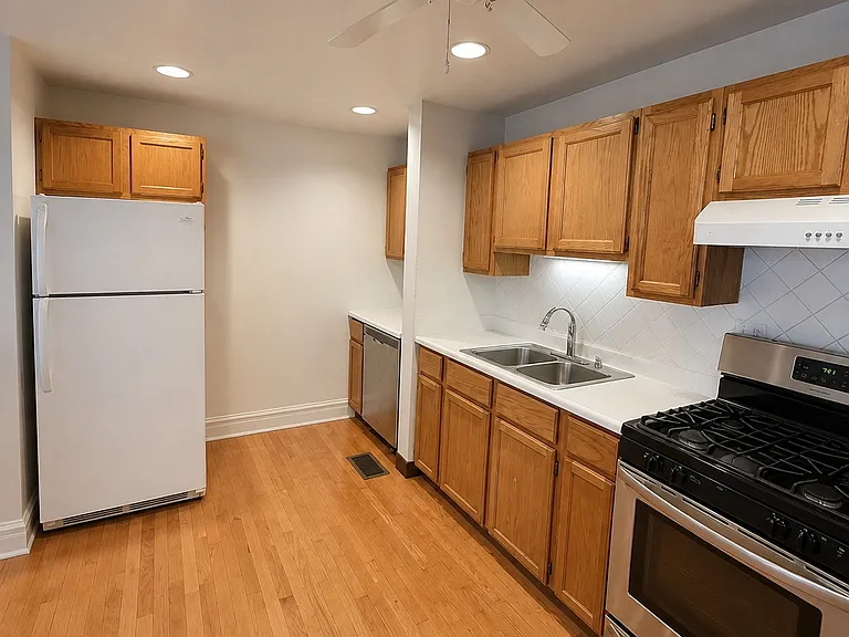 3067 N Clybourn Ave #1F — Photo 5