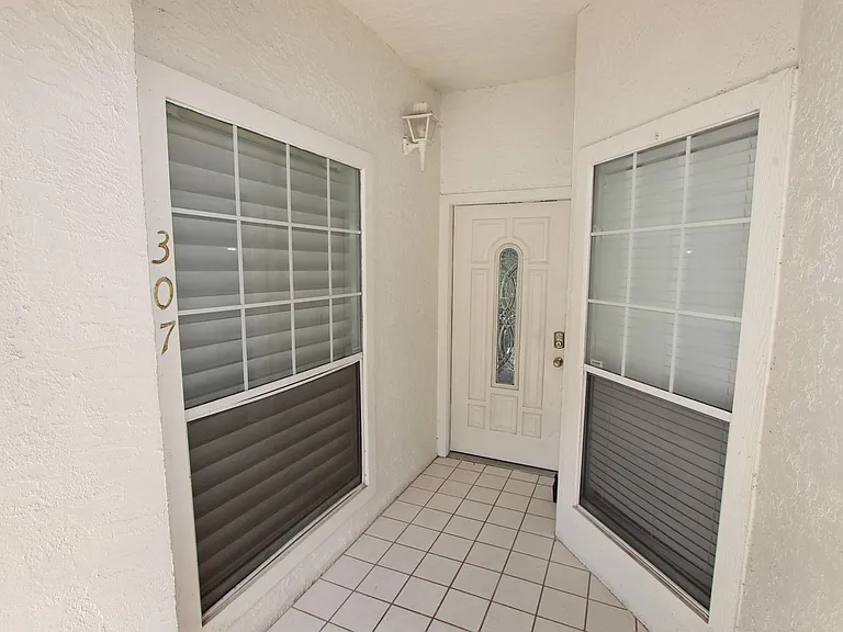 451 Hamptoncrest Cir #307 — Photo 6