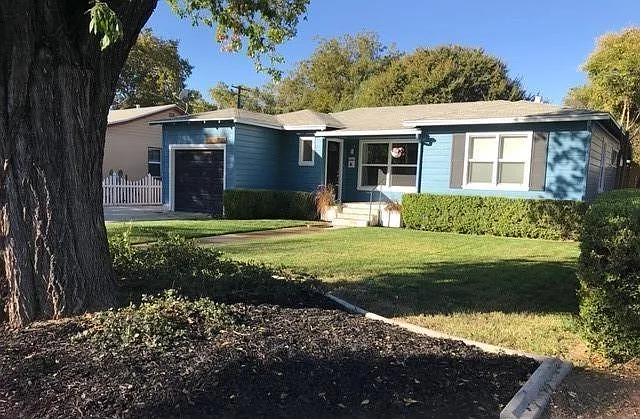 1525 Albany Ave photo 1