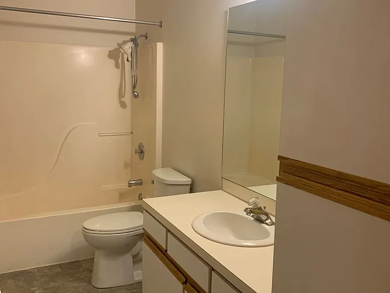 2211 NE Holliday Ave #1 — Photo 13