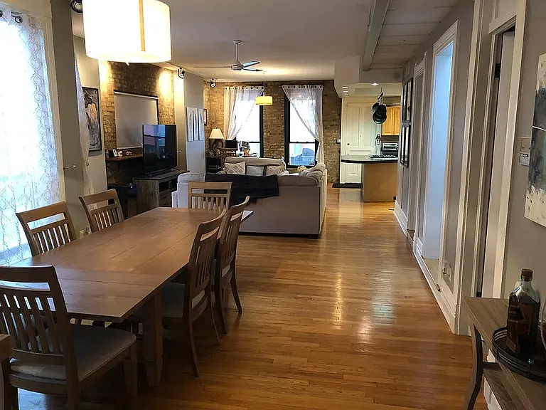1127 W Madison St — Photo 1