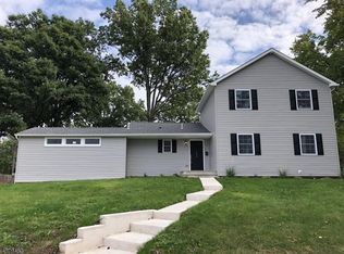 124 Emerald Pl, Clark, NJ 07066