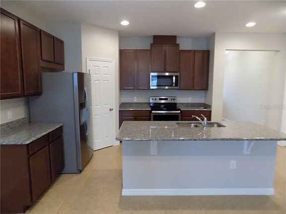 4th image of 3132 River Springs Blvd