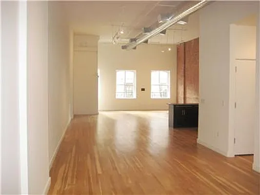 Rented by Warburg | media 26