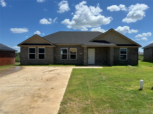 515 Honeysuckle Ln, Madill, OK 73446