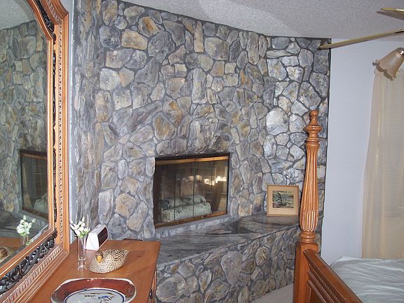 masterbedrm.fireplace
