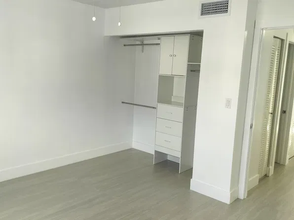 5697 W 17th Ave #710, Hialeah, FL 33012