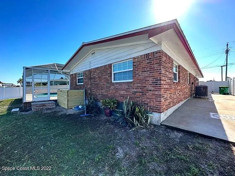 1660 Neptune Dr — Photo 27