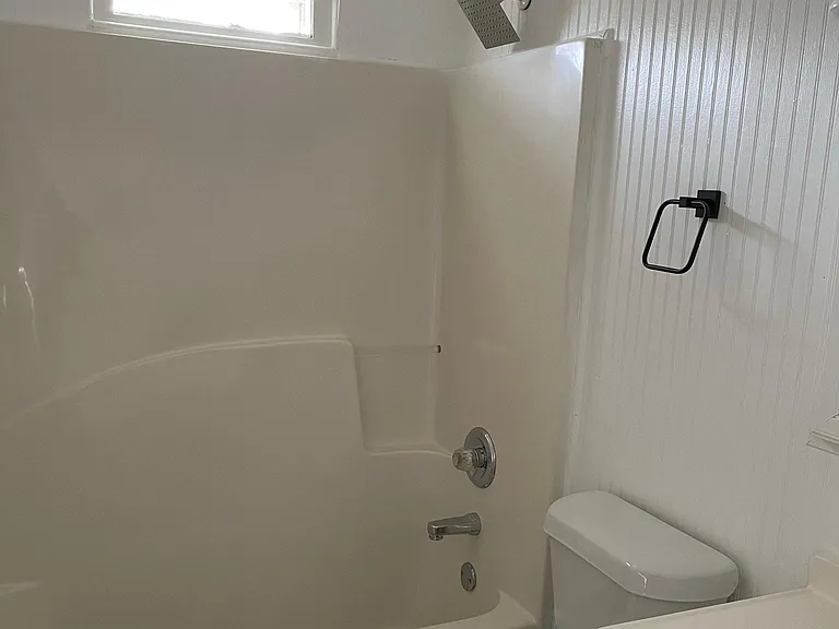 939 Green St SE — Photo 2