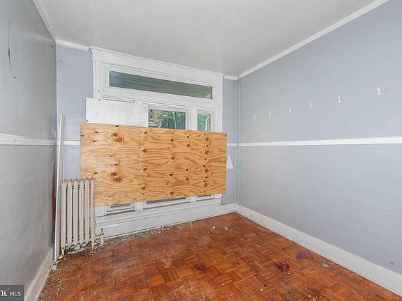 2nd image of 2919 Belmont Ave
