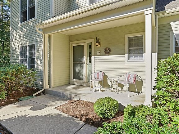 3rd image of 12 Chestnut Ln Unit 12