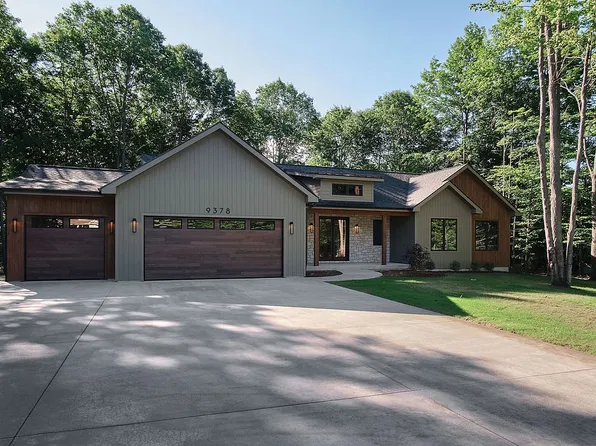 9378 Summer Field Dr, Traverse City, MI 49684