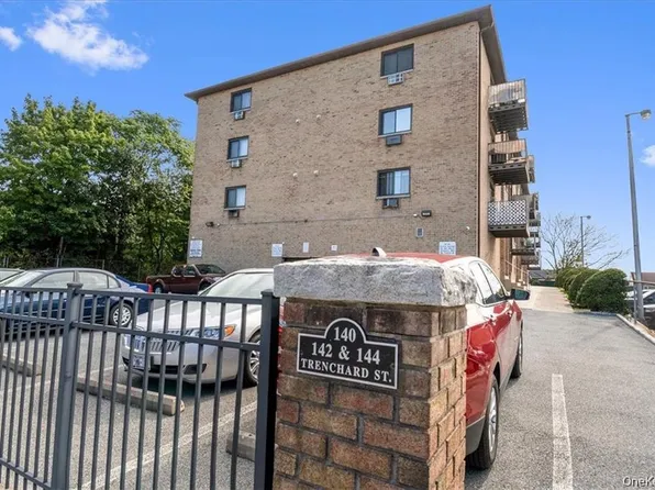 142 Trenchard St APT 2E, Yonkers, NY 10704