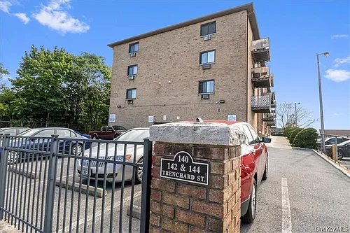 142 Trenchard St #2E Photo 1