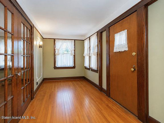 3rd image of 475 Pelton Ave