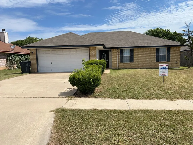 2005 Agate Dr — Photo 1