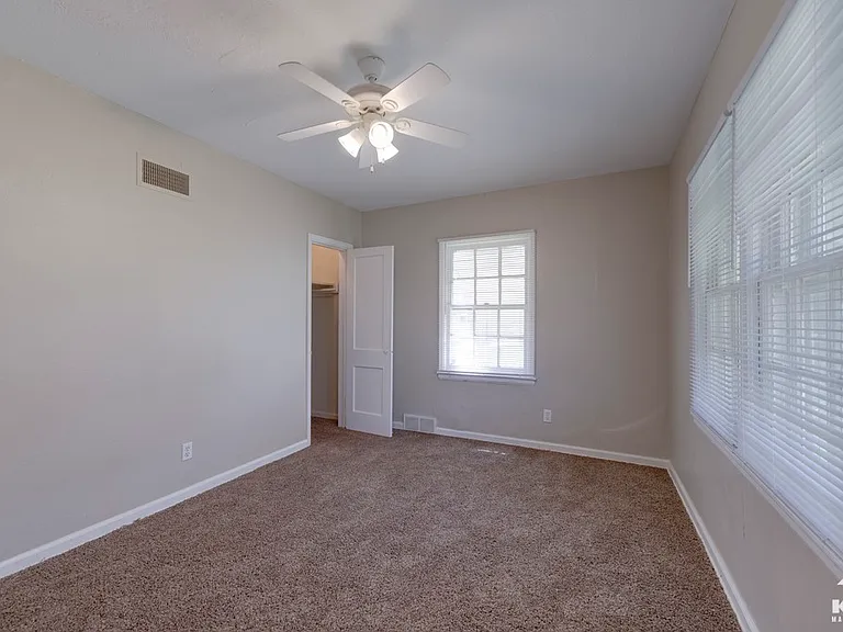 654 N Glendale St — Photo 16