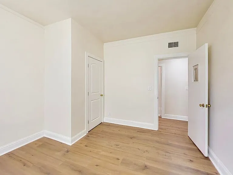 1534 Arch St #2 — Photo 15